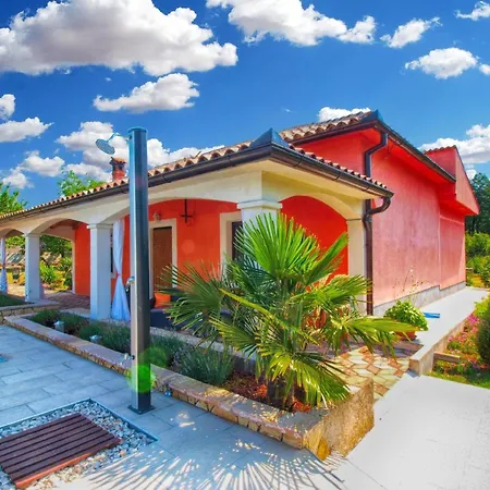 Mit Privatpool Fuer 6 Personen Ca 100 Qm In Hreljici, Istrien Bucht Von Rasa * Hreljici