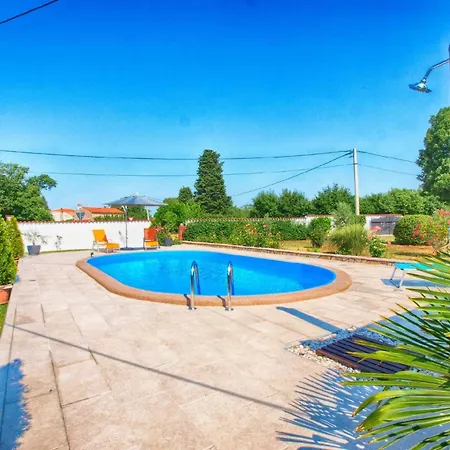 Mit Privatpool Fuer 6 Personen Ca 100 Qm In Hreljici, Istrien Bucht Von Rasa