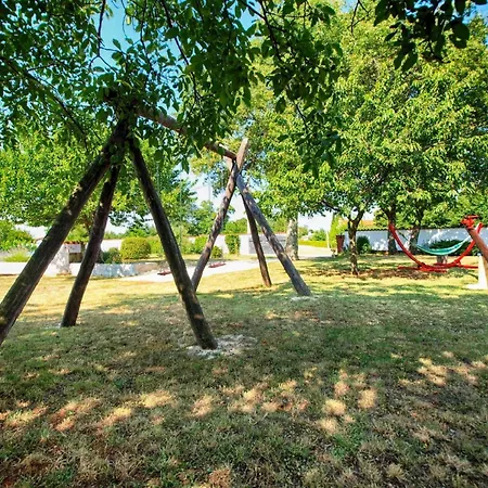 Mit Privatpool Fuer 6 Personen Ca 100 Qm In Hreljici, Istrien Bucht Von Rasa