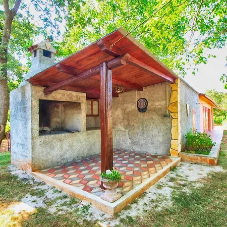 Holiday home Mit Privatpool Fuer 6 Personen Ca 100 Qm In Hreljici, Istrien Bucht Von Rasa *