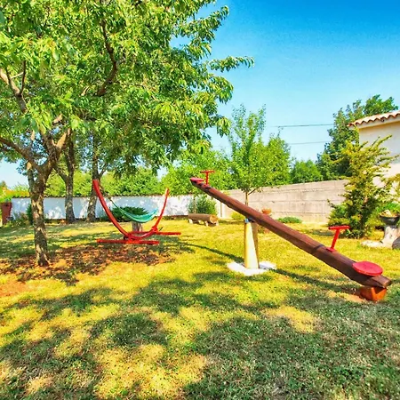 Holiday home Mit Privatpool Fuer 6 Personen Ca 100 Qm In Hreljici, Istrien Bucht Von Rasa