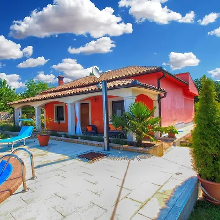 Mit Privatpool Fuer 6 Personen Ca 100 Qm In Hreljici, Istrien Bucht Von Rasa Holiday home Hreljici