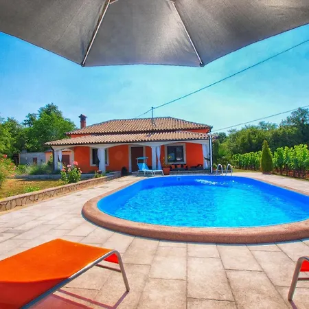 Mit Privatpool Fuer 6 Personen Ca 100 Qm In Hreljici, Istrien Bucht Von Rasa *