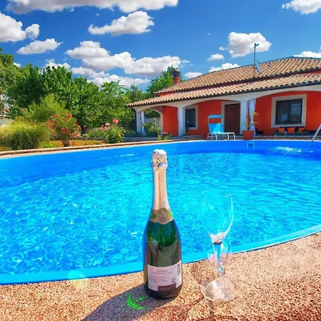 Mit Privatpool Fuer 6 Personen Ca 100 Qm In Hreljici, Istrien Bucht Von Rasa Holiday home